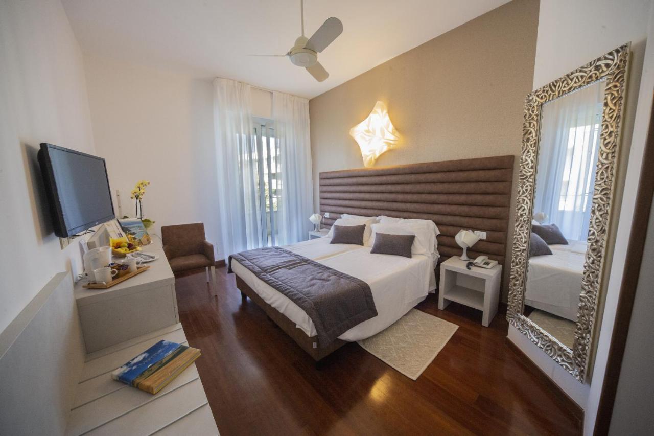 Hotel Alexander Gabicce Mare Kültér fotó