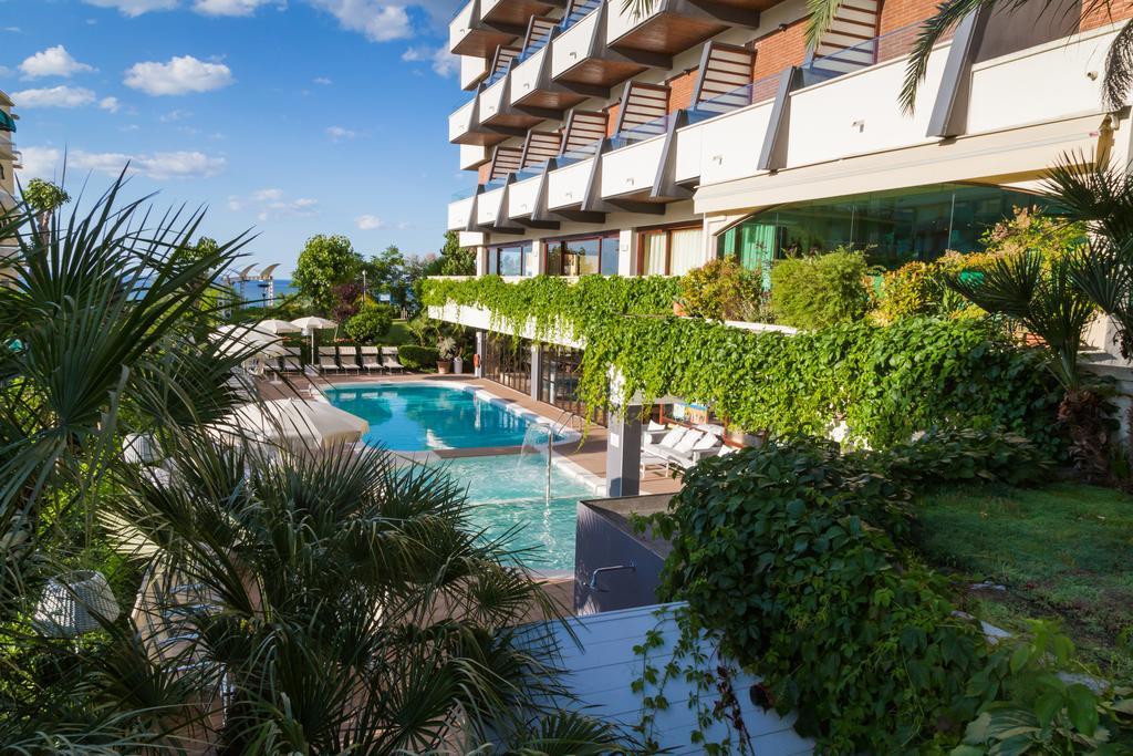 Hotel Alexander Gabicce Mare Kültér fotó