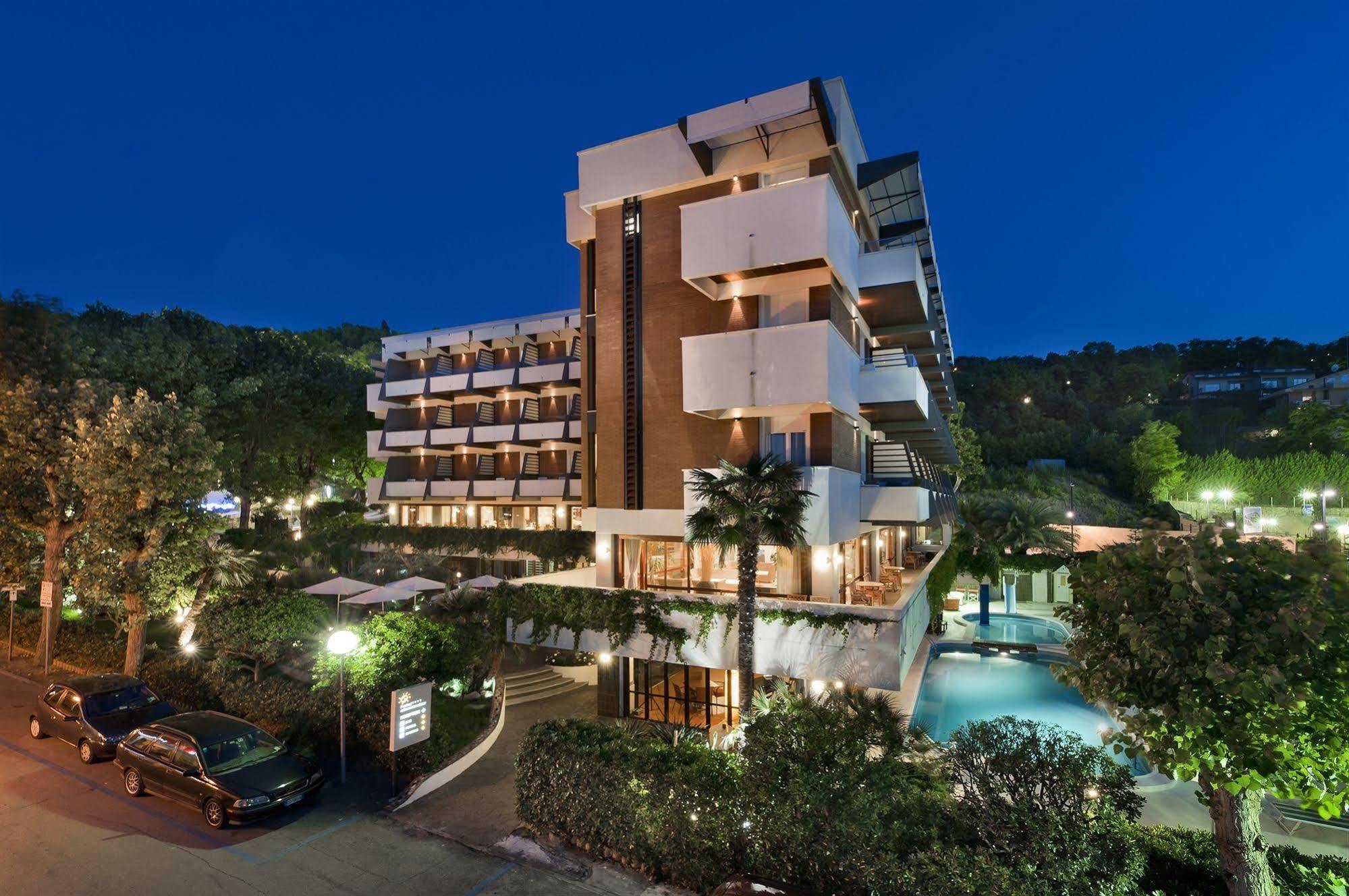 Hotel Alexander Gabicce Mare Kültér fotó